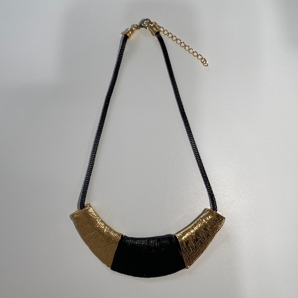 BLACK AND GOLD BOLD CHUKY COLLAR NECKLACE - Picture 5 of 5